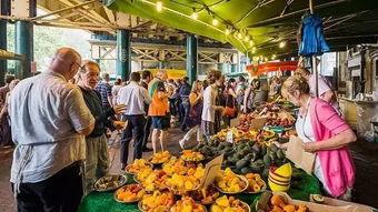 大型吃瓜现场摆摊视频,街头摆摊视频引发全民热议