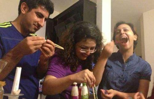 外国人姐妹吃瓜视频,揭秘全球美食圈趣闻