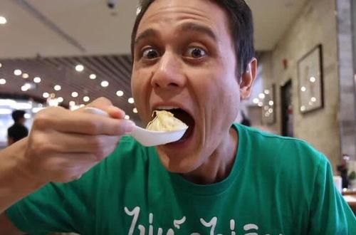 外国人吃生爬瓜视频,外国人挑战生吃爬瓜惊险体验